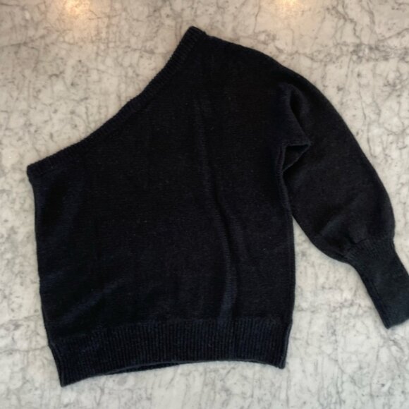 NWT Lilly Pulitzer Black Maura One-Shoulder Sweater - Picture 3 of 3